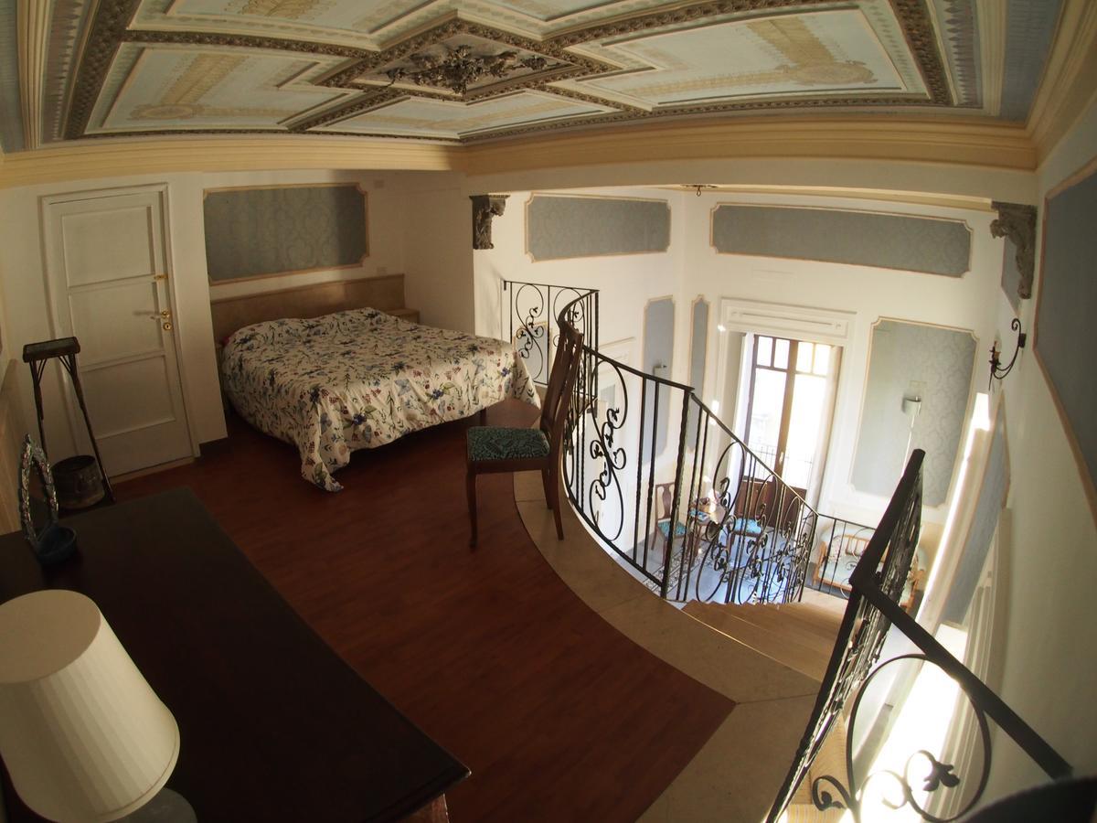 Casa Felice Nel Centro Storico, Tra Etna E Mare Apartment Катания Екстериор снимка